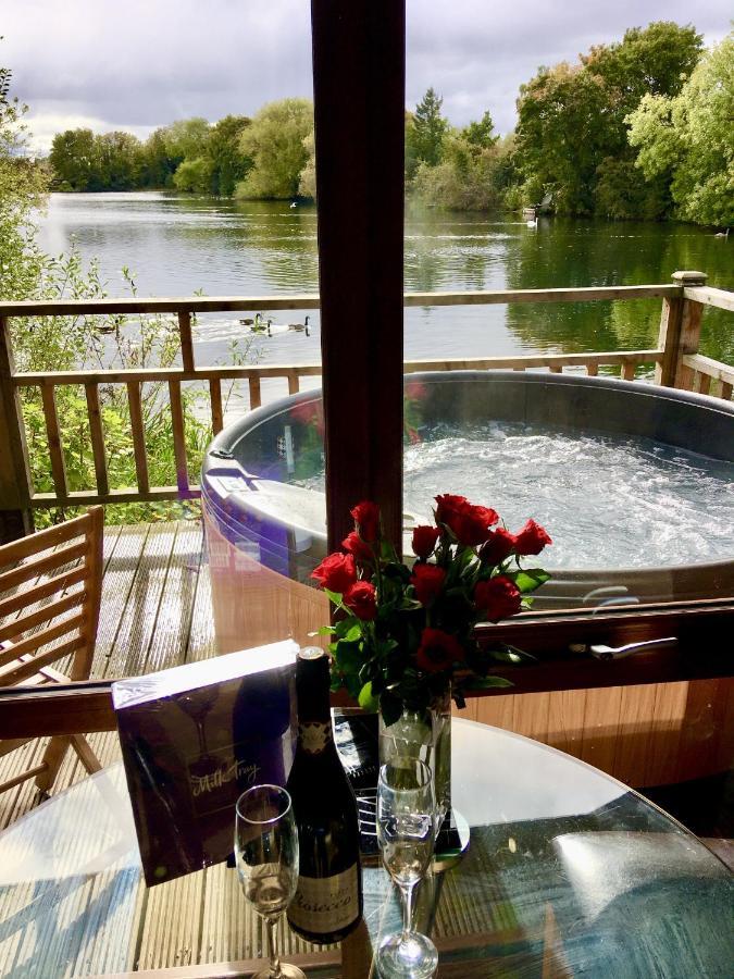 Holly Lodge 12 Hot Tub York Exterior photo